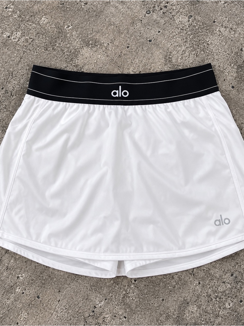 ALO Yoga White Athletic Skort with Black Waistband